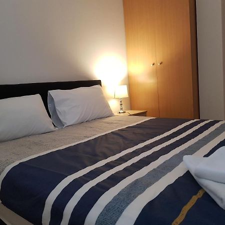 Rajiceva 5- Apartman Sa Prostranom Terasom I Garaznim Mestom 克拉古耶瓦茨 外观 照片