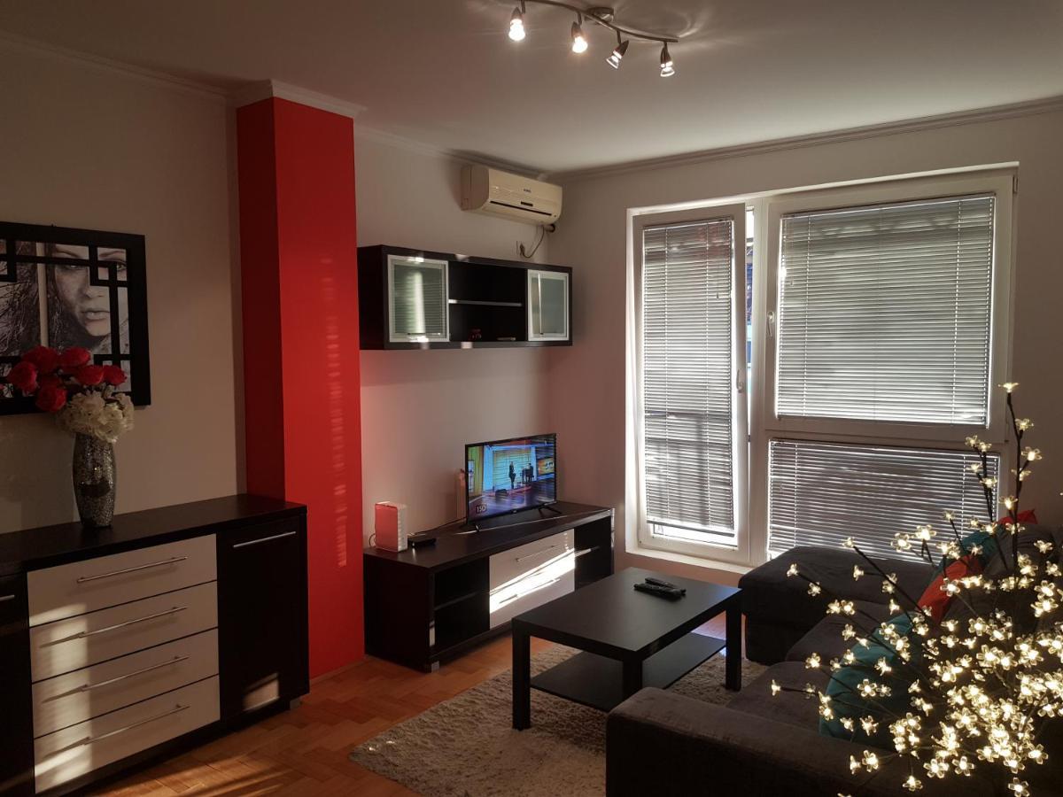 Rajiceva 5- Apartman Sa Prostranom Terasom I Garaznim Mestom 克拉古耶瓦茨 外观 照片