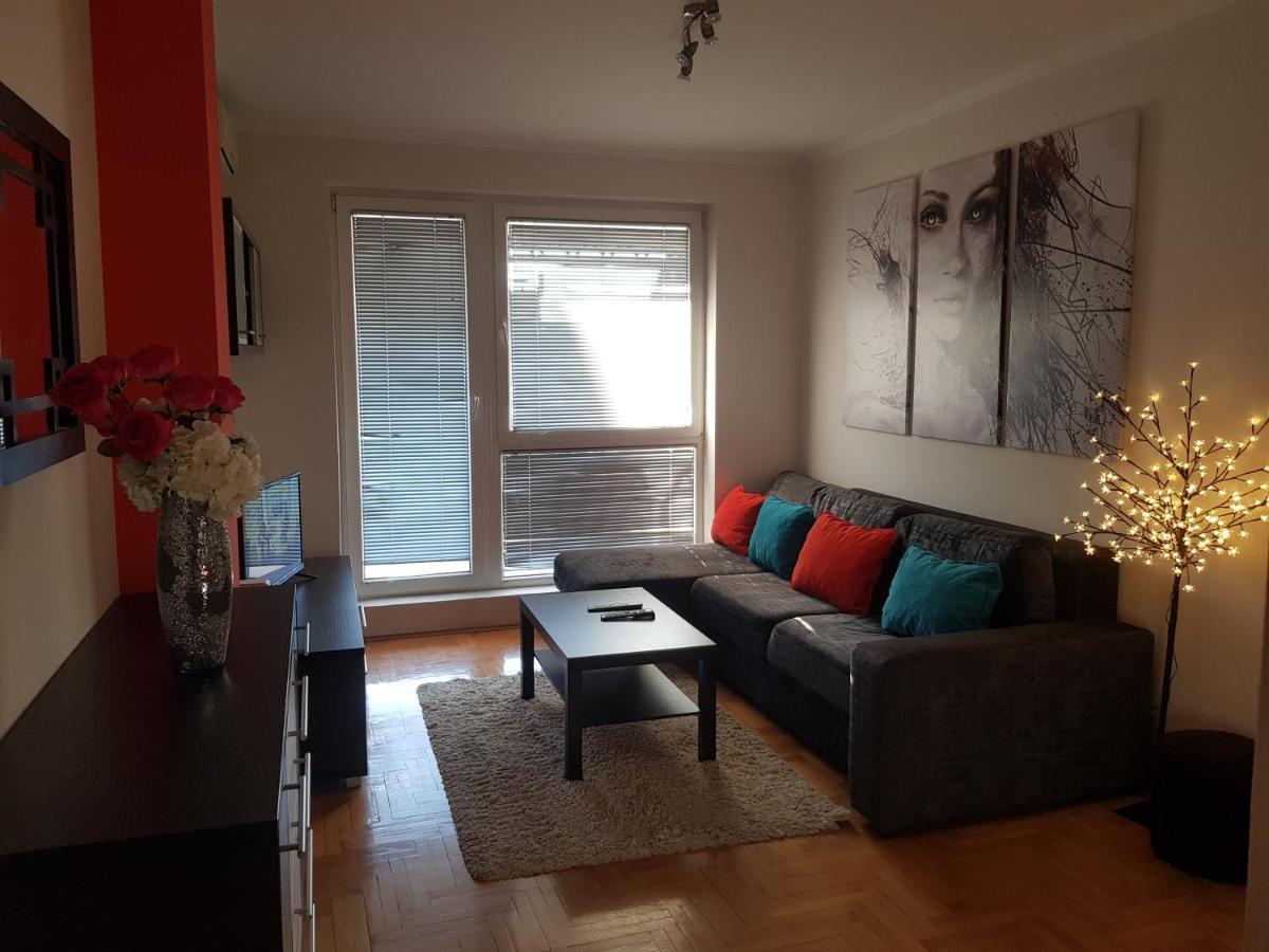 Rajiceva 5- Apartman Sa Prostranom Terasom I Garaznim Mestom 克拉古耶瓦茨 外观 照片