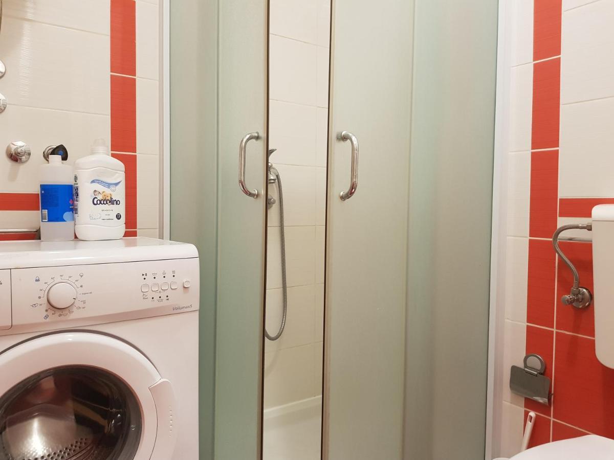 Rajiceva 5- Apartman Sa Prostranom Terasom I Garaznim Mestom 克拉古耶瓦茨 外观 照片