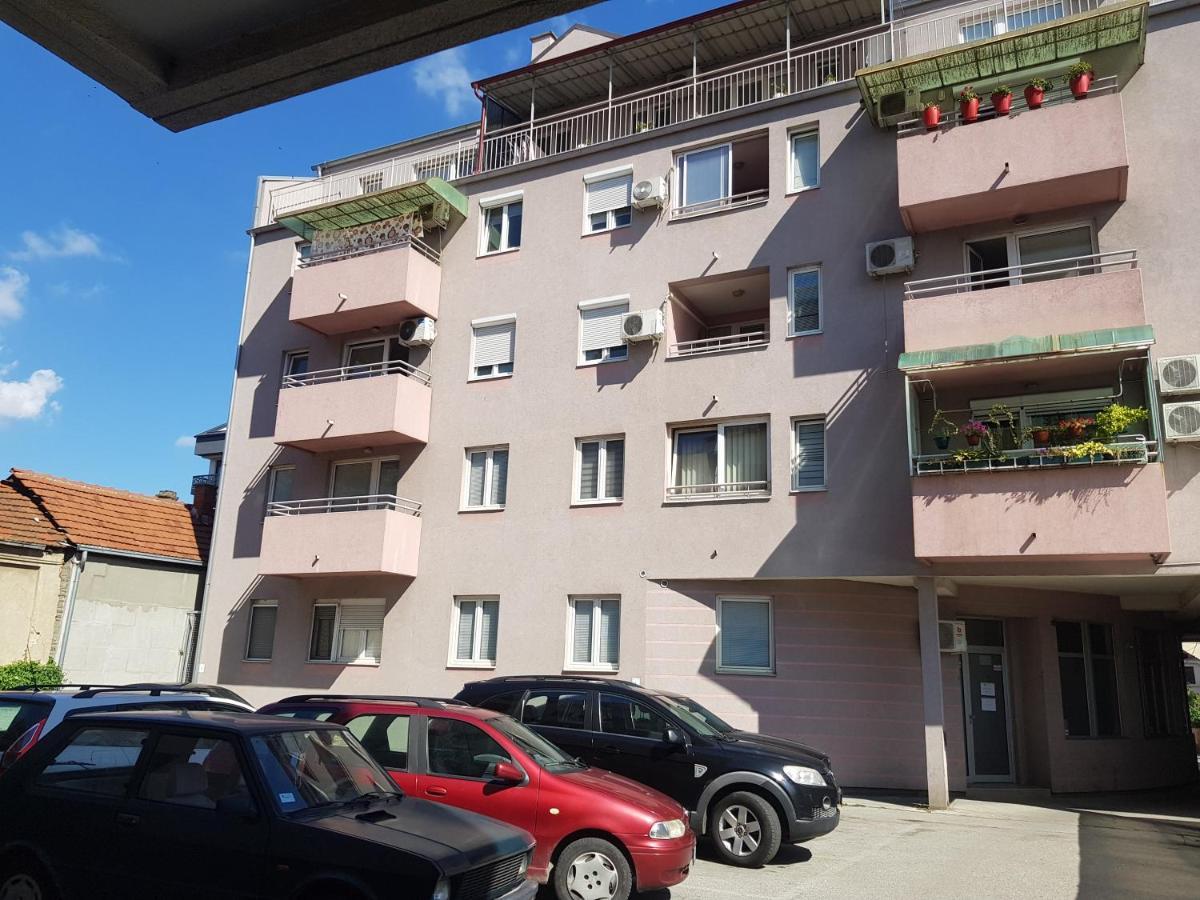 Rajiceva 5- Apartman Sa Prostranom Terasom I Garaznim Mestom 克拉古耶瓦茨 外观 照片