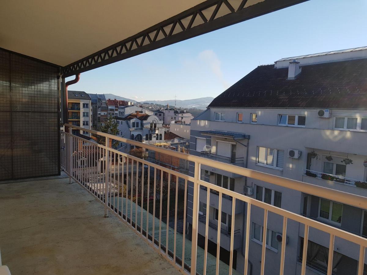 Rajiceva 5- Apartman Sa Prostranom Terasom I Garaznim Mestom 克拉古耶瓦茨 外观 照片