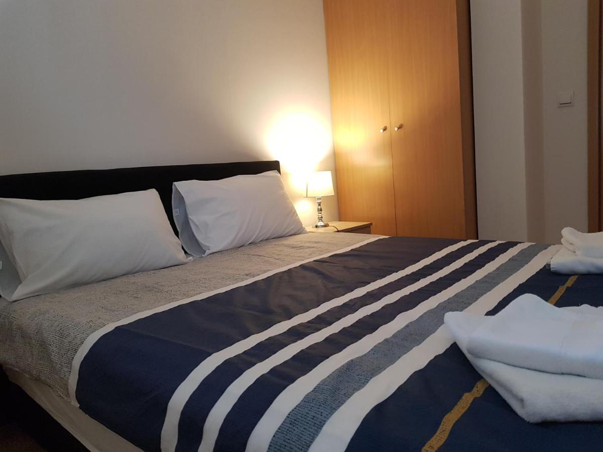 Rajiceva 5- Apartman Sa Prostranom Terasom I Garaznim Mestom 克拉古耶瓦茨 外观 照片