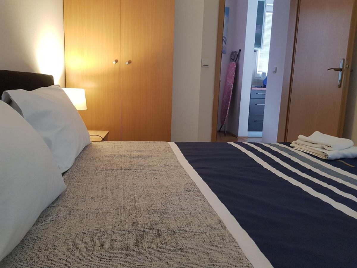 Rajiceva 5- Apartman Sa Prostranom Terasom I Garaznim Mestom 克拉古耶瓦茨 外观 照片
